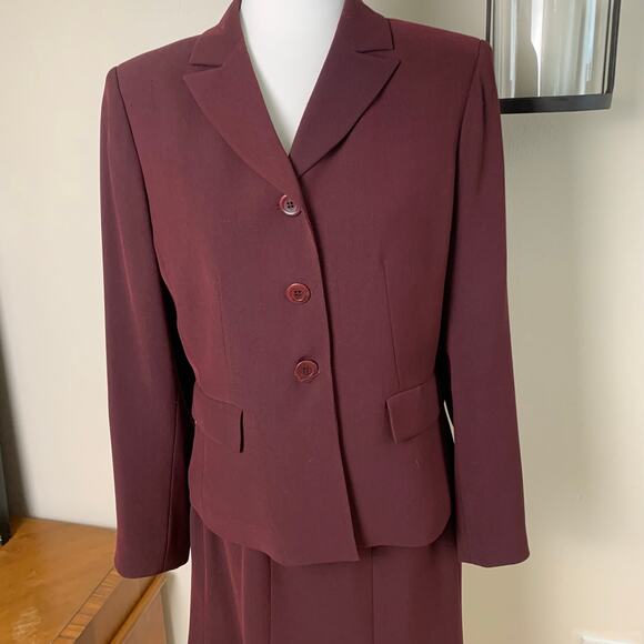 Anne Klein Petite Sz 10P 2-Piece Skirt Suit / Blazer Jacket Burgundy Minimalist - Picture 4 of 10
